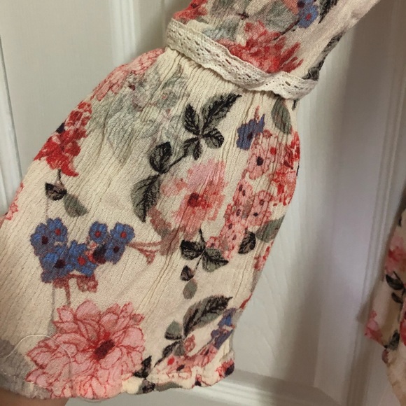 Floral Cold-shoulder Peasant Blouse - Picture 3 of 3